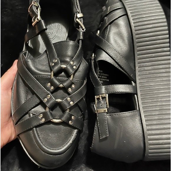 Unif platforms - Picture 1 of 2